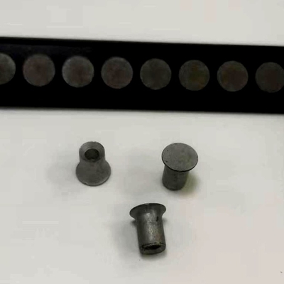 La perforation d'individu rivette l'individu de finition de Dacromet que la perforation rivette la tête de 7.45mm 3.1mm à l'intérieur du trou