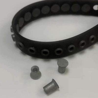 La perforation d'individu rivette l'individu de finition de Dacromet que la perforation rivette la tête de 7.45mm 3.1mm à l'intérieur du trou