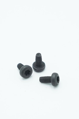 Poids 4.25g matériel noir de Pan Head Screw SS302 de prise de Hexalobular
