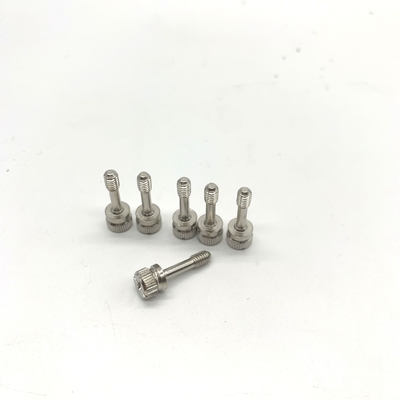 Moletage de cannelure de caractère des vis de machine d'acier inoxydable du captif M4X16 onze